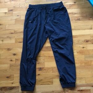 Aritzia TNA lightweight athletic joggers